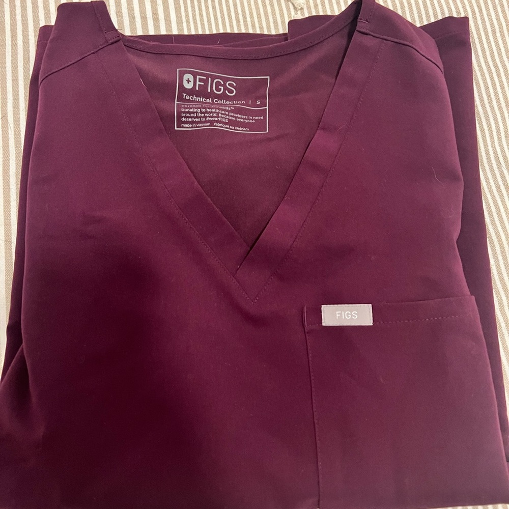 Figs scrub top